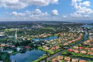400 CARRIAGE HOUSE LANE, NOKOMIS, FL 34275 Sold 01/05/24
