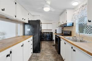 17 TWIN SHORES BOULEVARD, LONGBOAT KEY, FL 34228 Sold 09/18/23