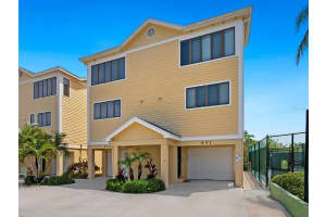 651 CEDARS COURT, LONGBOAT KEY, FL 34228 Sold 02/05/24
