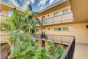 2763 WOODGATE LANE, SARASOTA, FL 34231 Sold 01/18/24