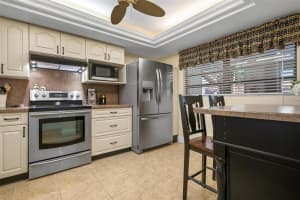 896 COUNTRY CLUB CIRCLE, VENICE, FL 34293 Sold 03/21/24