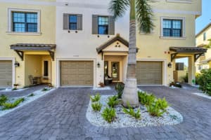 5577 CANNES CIRCLE, SARASOTA, FL 34231 Sold 04/17/24