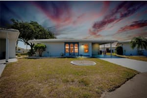 472 CIRCLEWOOD DRIVE, VENICE, FL 34293 - MLS#MFRN6133065