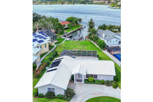 496 BAYSHORE DRIVE, VENICE, FL 34285 Sold 11/19/24