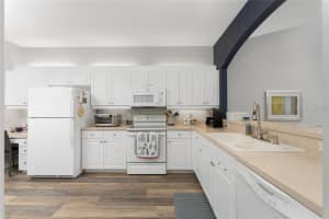 895 CHALMERS DRIVE, VENICE, FL 34293 Sold 09/17/24