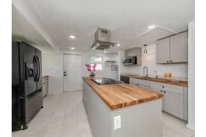 1121 GULF COAST BOULEVARD, VENICE, FL 34285 Sold 02/28/25