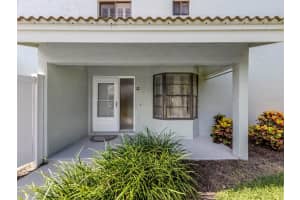 600 CARRIAGE HOUSE LANE, NOKOMIS, FL 34275 Sold 08/07/25