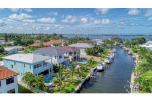 7742 HOLIDAY DRIVE, SARASOTA, FL 34231 Sold 01/13/25