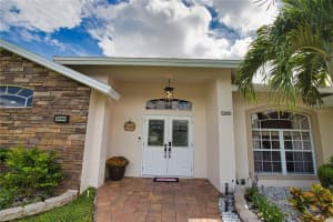 5280 SUNNYDALE CIRCLE, SARASOTA, FL 34233 Sold 06/20/25