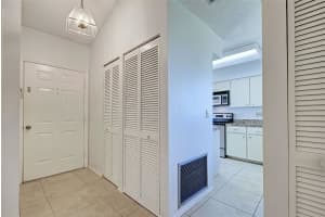 3023 SEAWIND CIRCLE, VENICE, FL 34293 Sold 04/22/25