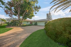 3305 VILLAGE GREEN DRIVE, SARASOTA, FL 34239 Sold 01/17/25