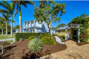 2295 HIBISCUS STREET, SARASOTA, FL 34239 Sold 02/10/25