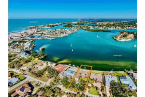 708 LAGUNA DRIVE, VENICE, FL 34285 Sold 04/23/25