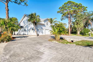 668 ALLIGATOR DRIVE, VENICE, FL 34293 Sold 02/21/25