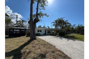 807 LUCILLE AVENUE, NOKOMIS, FL 34275 Sold 04/15/25