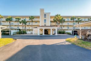 934 WEXFORD BOULEVARD, VENICE, FL 34293 Sold 03/17/25