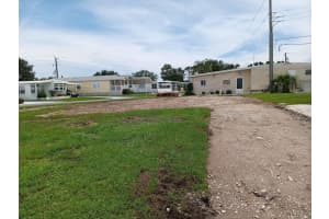 825 CAREFREE, VENICE, FL 34285 - MLS#MFRN6137421