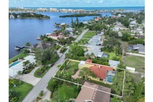302 BAYVIEW PARKWAY, NOKOMIS, FL 34275 Sold 04/24/25