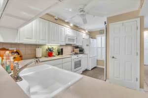 936 CAPRI ISLES BOULEVARD, VENICE, FL 34292 Sold 05/01/25