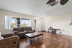 427 CANTERBURY ROAD, VENICE, FL 34293 Sold 08/29/25