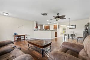 427 CANTERBURY ROAD, VENICE, FL 34293 Sold 08/29/25