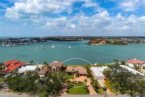 704 LAGUNA DRIVE, VENICE, FL 34285 Sold 04/29/25