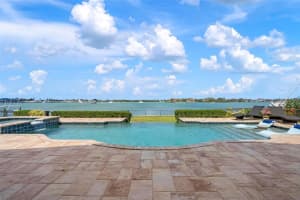 704 LAGUNA DRIVE, VENICE, FL 34285 Sold 04/29/25