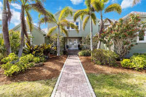 524 LYONS BAY ROAD, NOKOMIS, FL 34275 Sold 09/03/25