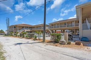 2405 N Beach Rd #4, ENGLEWOOD
