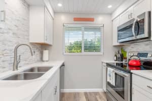 649 TAMIAMI TRAIL, VENICE, FL 34285 - MLS#MFRN6138578