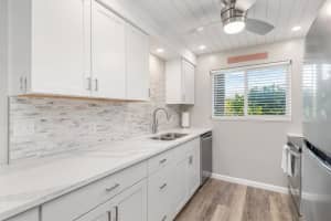 649 TAMIAMI TRAIL, VENICE, FL 34285 - MLS#MFRN6138578