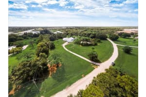 1104 TWIN LAUREL BOULEVARD, NOKOMIS, FL 34275 - MLS#MFRN6138601
