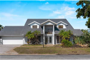 318 Oakwood Cir, ENGLEWOOD