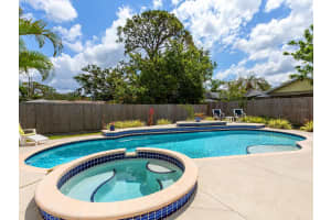 607 BAY POINT AVENUE, NOKOMIS, FL 34275 Sold 09/03/25