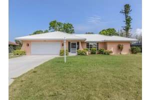 455 Rubens Dr E, NOKOMIS