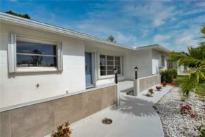 533 SHAMROCK BOULEVARD, VENICE, FL 34293 Sold 05/30/25