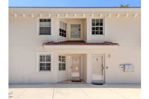 528 VENICE AVENUE, VENICE, FL 34285 - MLS#MFRN6138875