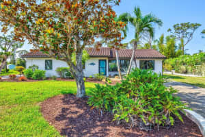 301 Gulf Dr, VENICE