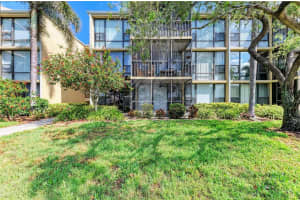 618 Bird Bay Dr S #110, VENICE