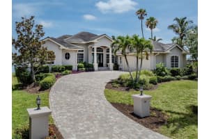 333 Sunrise Dr, NOKOMIS