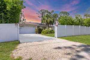 2445 APACHE STREET, SARASOTA, FL 34231 - MLS#MFRN6139245