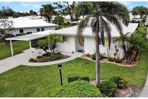 214 Fair Winds Dr #214, NOKOMIS