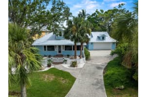 713 Eagle Point Dr, VENICE