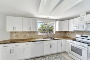 106 POPS LANE, NOKOMIS, FL 34275 Sold 09/19/25