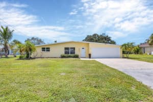501 Dona Dr, NOKOMIS