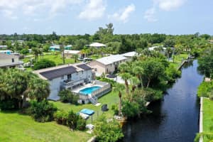 6 Cove Ln, ENGLEWOOD