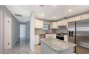 1716 LAKESIDE DRIVE, VENICE, FL 34293 - MLS#MFRN6141146