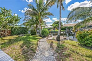 392 NORWOOD COURT, FORT MYERS, FL 33919 - MLS#MFRN6141313