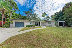2132 HYDE PARK CIRCLE, SARASOTA, FL 34239 - MLS#MFRN6141841