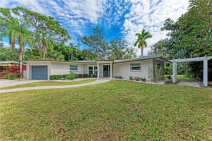 2132 HYDE PARK CIRCLE, SARASOTA, FL 34239 - MLS#MFRN6141841